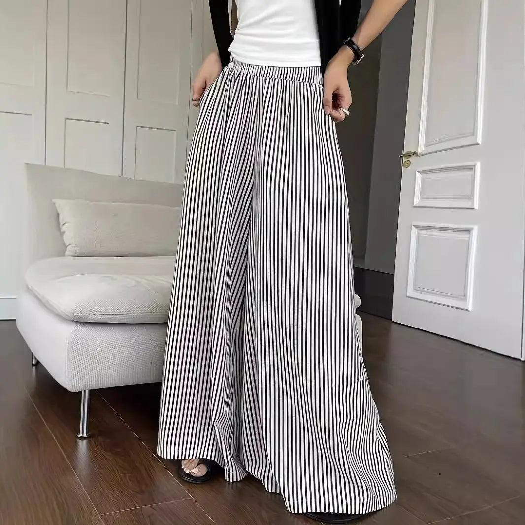 Pantalon palazzo femme SecretBombe à rayures verticales, vue portée de trois quarts