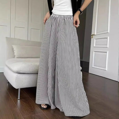 Pantalon palazzo femme SecretBombe à rayures verticales, vue portée de trois quarts