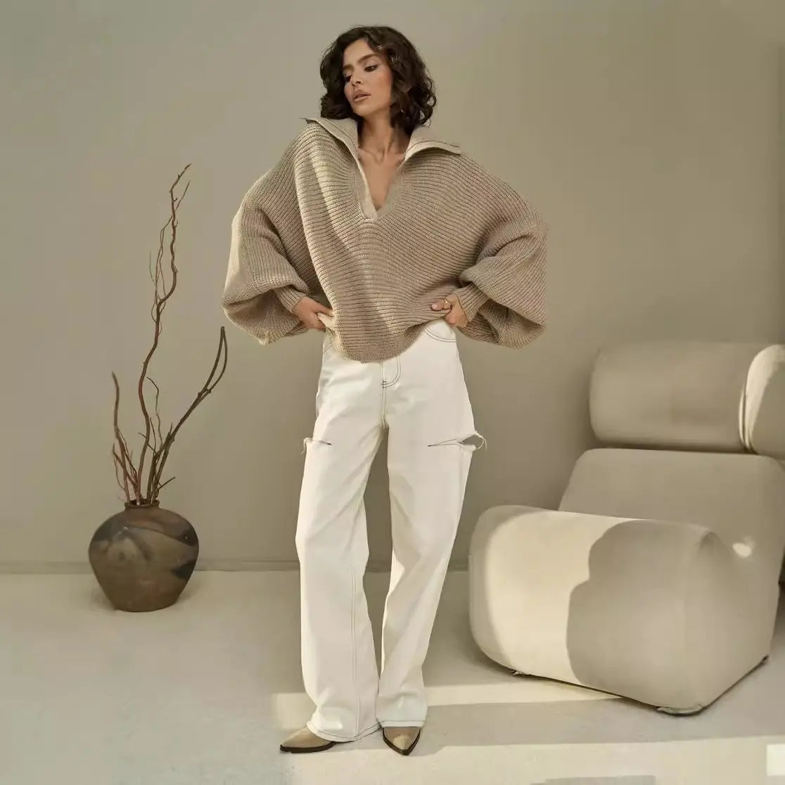Pull taupe col V oversize look urbain SecretBombe