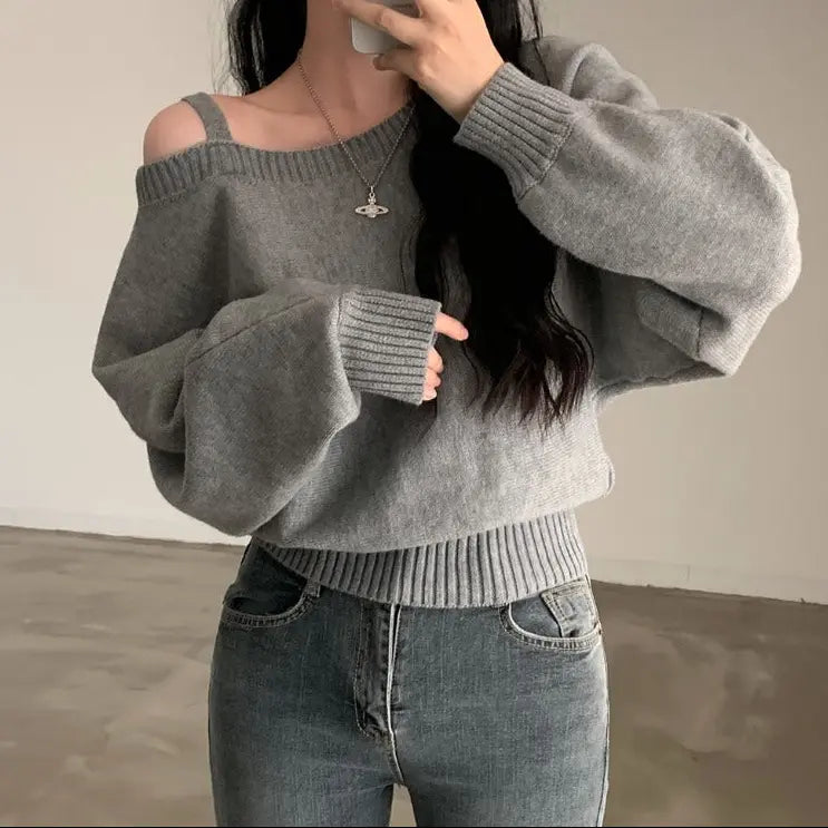 Pull femme bleu marine épaule dénudée tendance SecretBombe