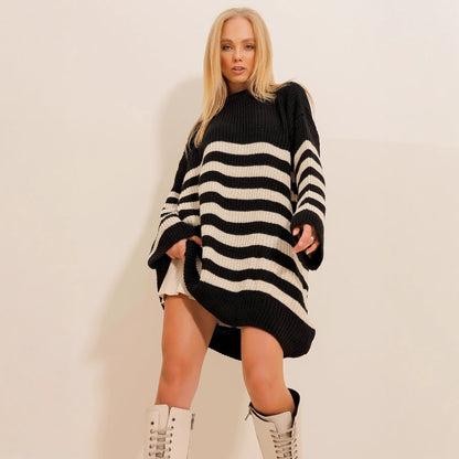 Pull femme oversize à rayures noir et écru SecretBombe