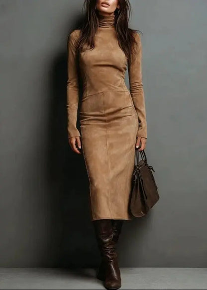 Robe coupe crayon Beige SecretBombe, col montant et style minimaliste élégant