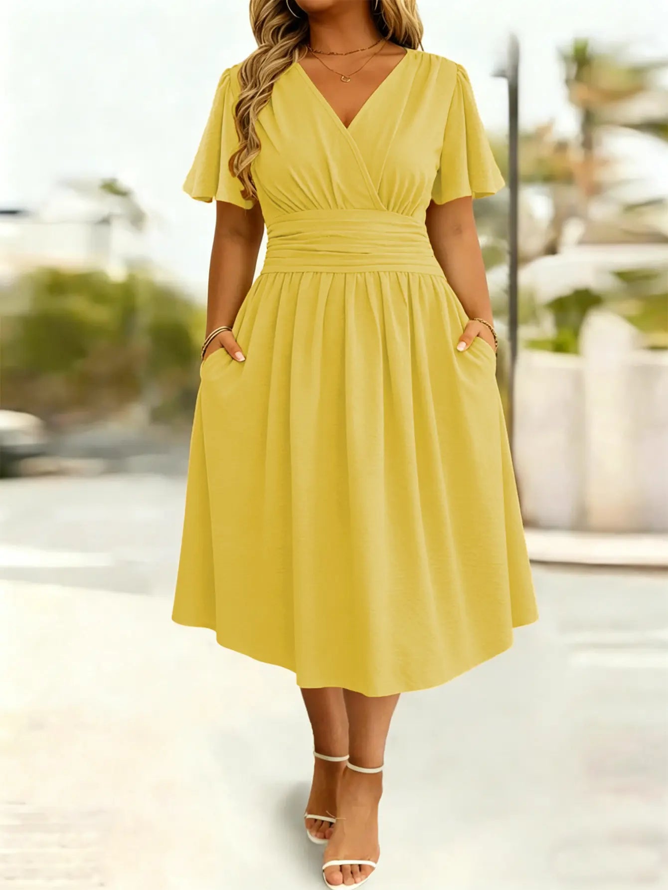 Robe midi jaune SecretBombe à col V, taille marquée et jupe évasée