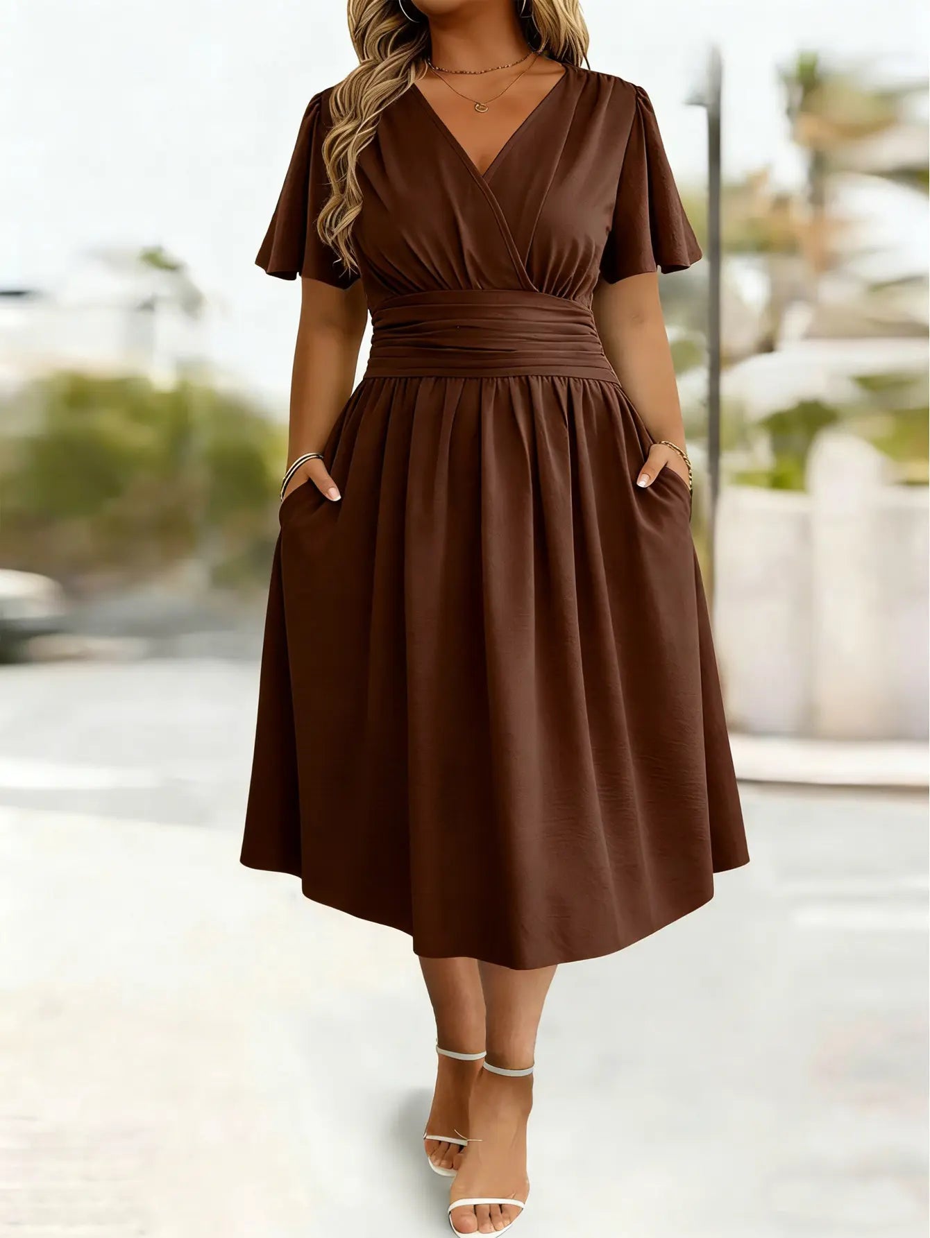 Robe midi marron SecretBombe à col V avec taille marquée et jupe évasée