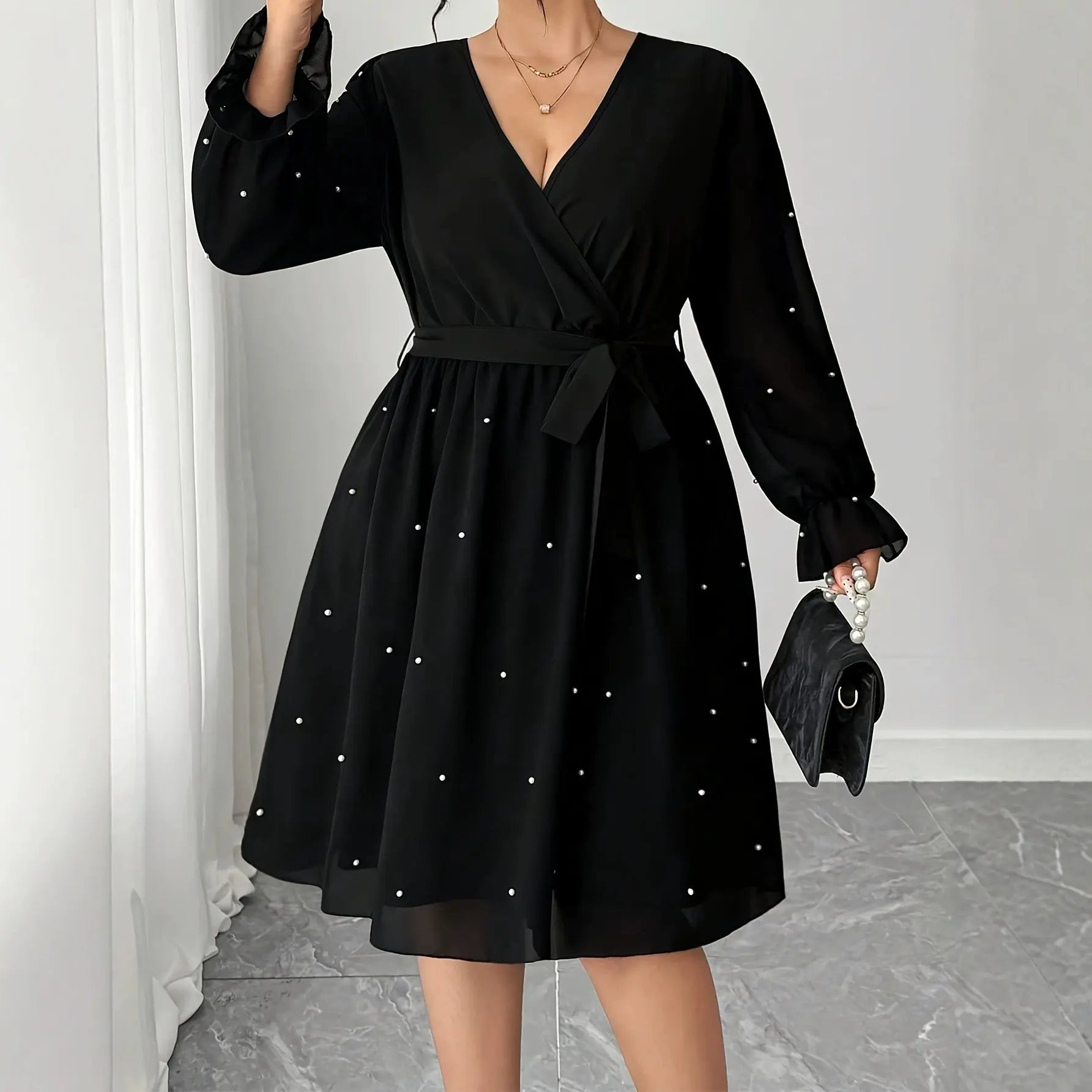 SecretBombe robe noire courte pour femme avec manches longues transparentes