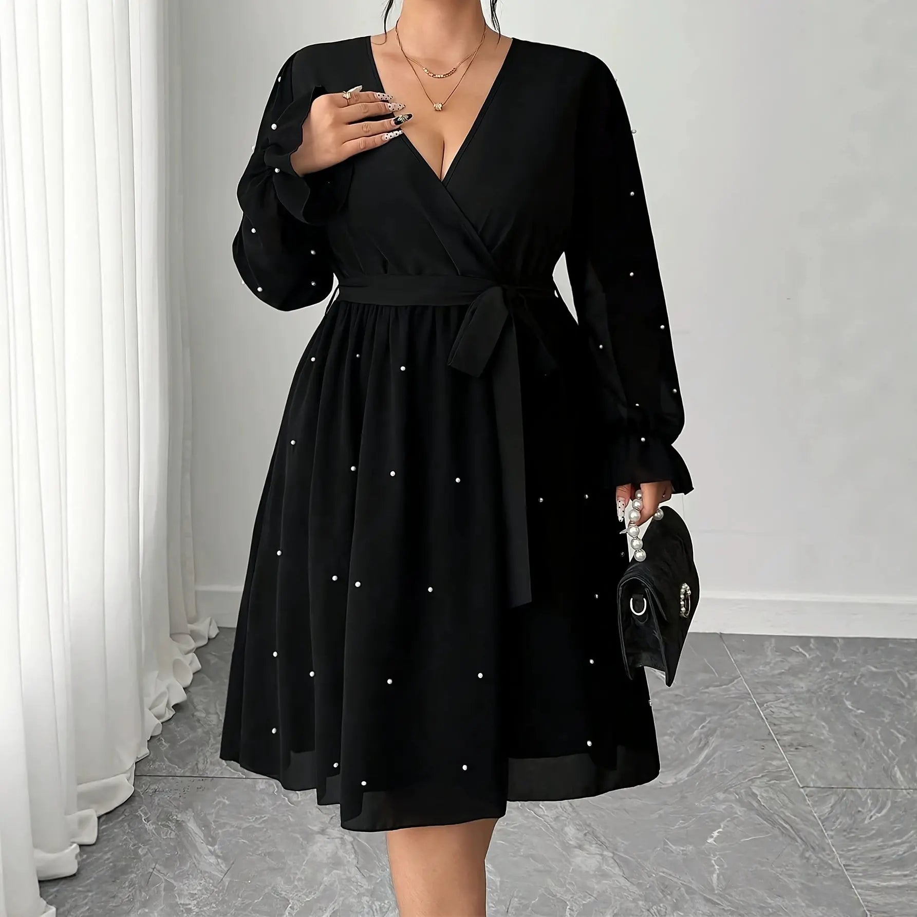  SecretBombe robe noire courte pour femme à manches longues avec détails brillants