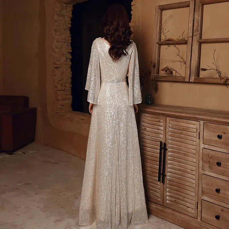 Robe de soirée longue SecretBombe, vue de dos, fermeture zippée discrète et ceinture intégrée