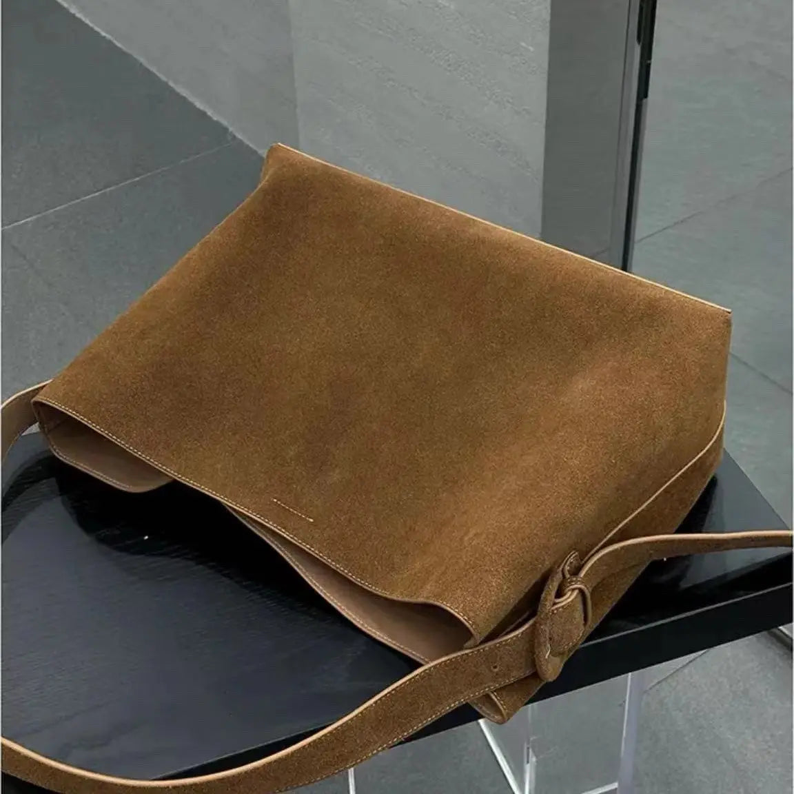 Sac bandoulière femme marron chocolat SecretBombe cuir mat style urbain chic
