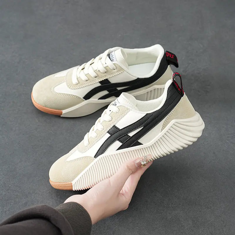 Sneakers femme beige et bleu pastel style urbain chic SecretBombe