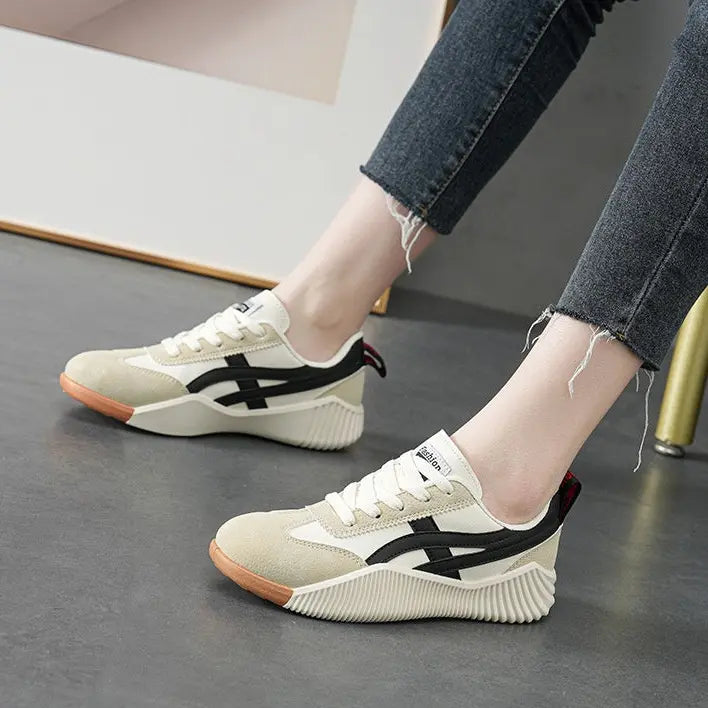 : Baskets femme look féminin moderne beige bleu SecretBombe