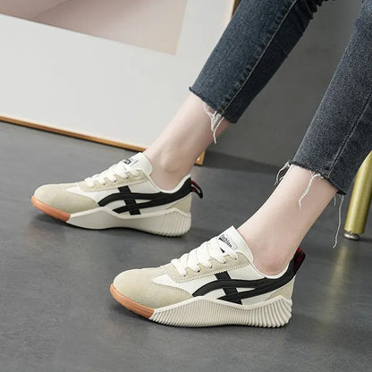 : Baskets femme look féminin moderne beige bleu SecretBombe
