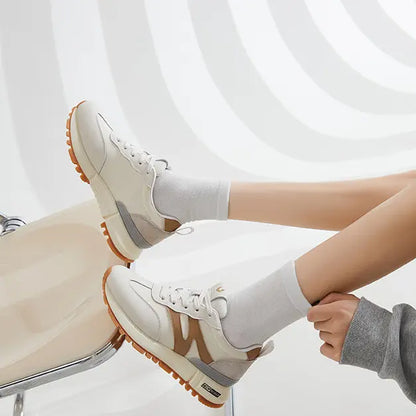 Sneakers femme design moderne beige et vert style européen SecretBombe