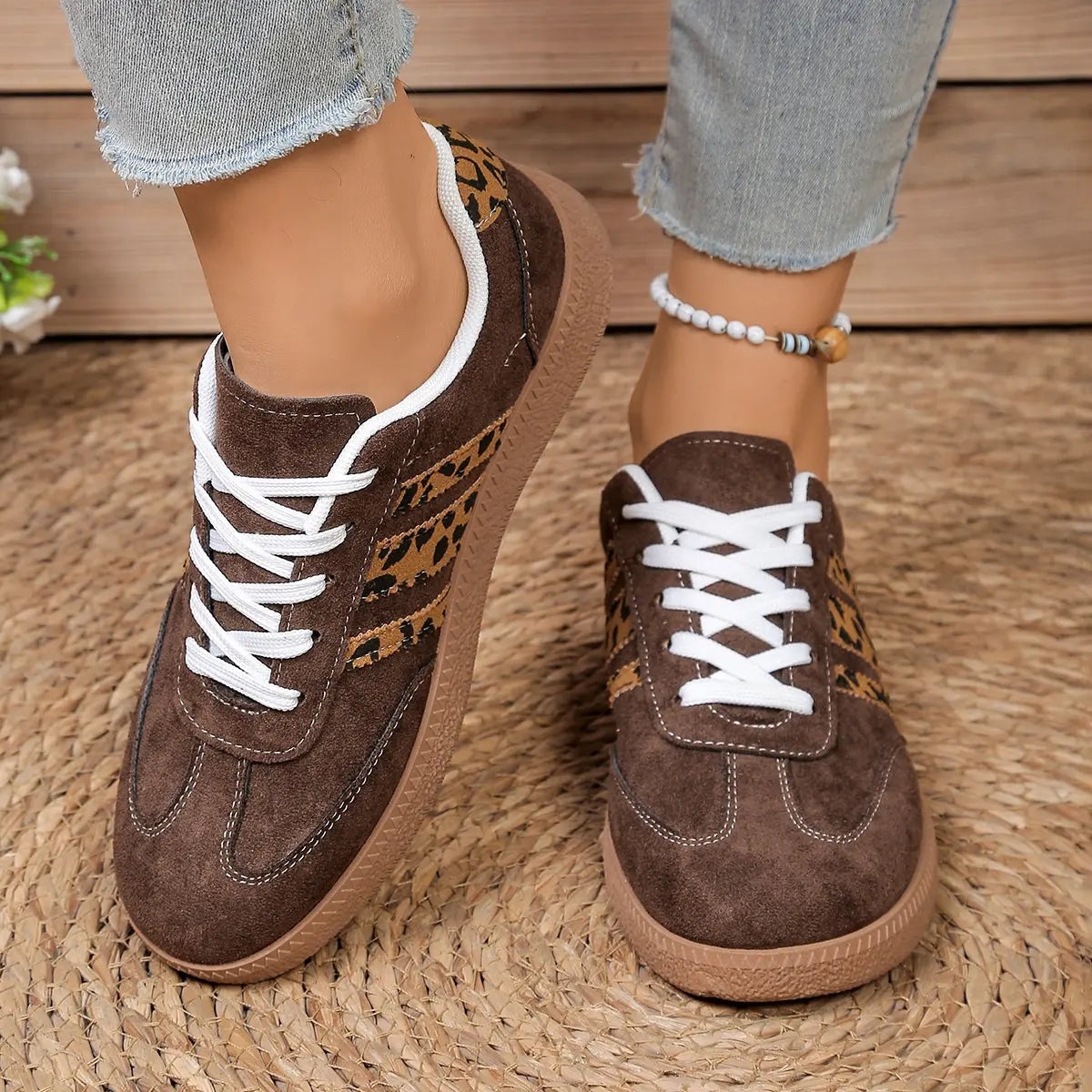 secretbombe-baskets-femme-cuir-vegan-marron-02.webp
