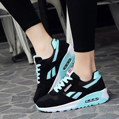 Sneakers femme noir et bleu style urbain chic confortable SecretBombe