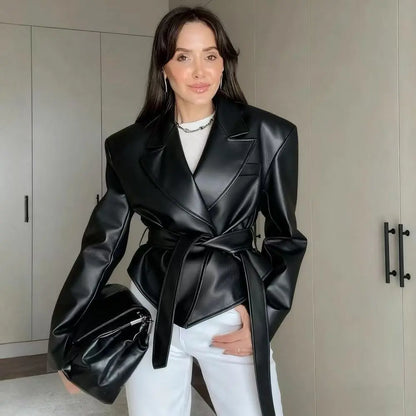 SecretBombe veste femme cuir végan noire coupe structurée