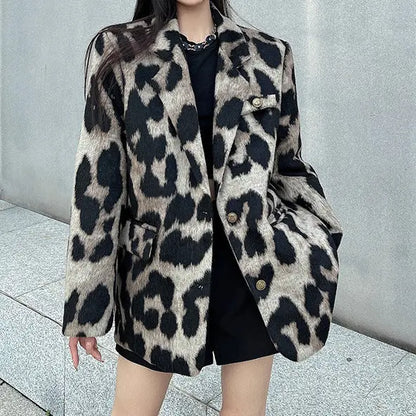 Veste léopard femme portée look urbain tendance – SecretBombe