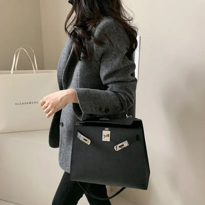 Veste oversize gris SecretBombe, détails couture soignés