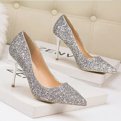 Les Escarpins Pailletés Dorés à Talons Hauts