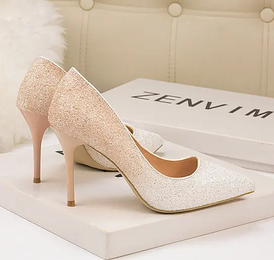 Les Escarpins Pailletés Dorés à Talons Hauts