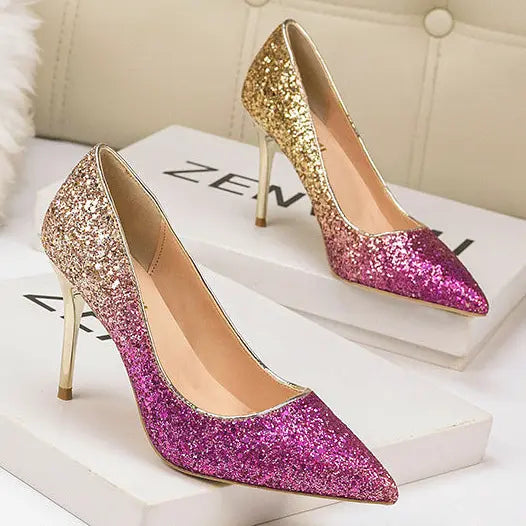 Les Escarpins Pailletés Dorés à Talons Hauts