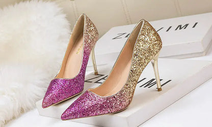 Les Escarpins Pailletés Dorés à Talons Hauts