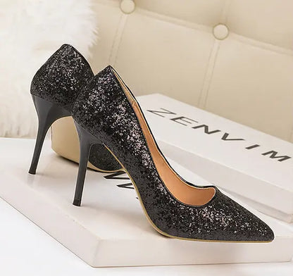 Les Escarpins Pailletés Dorés à Talons Hauts