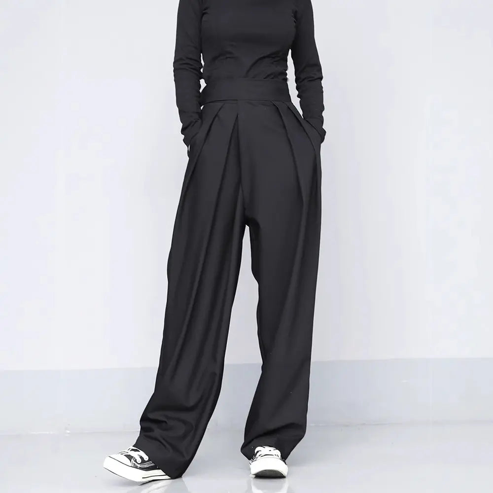 Pantalon femme SecretBombe vue latérale, coupe large fluide, taille haute, look moderne et décontracté
