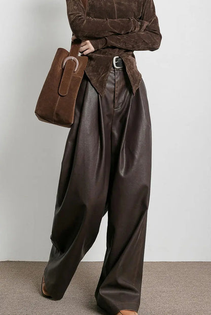 Look urbain femme avec pantalon large  SecretBombe  haut ajusté et veste structurée