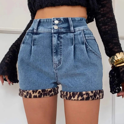 Short en jean femme bleu délavé à taille haute avec bordures léopard SecretBombe