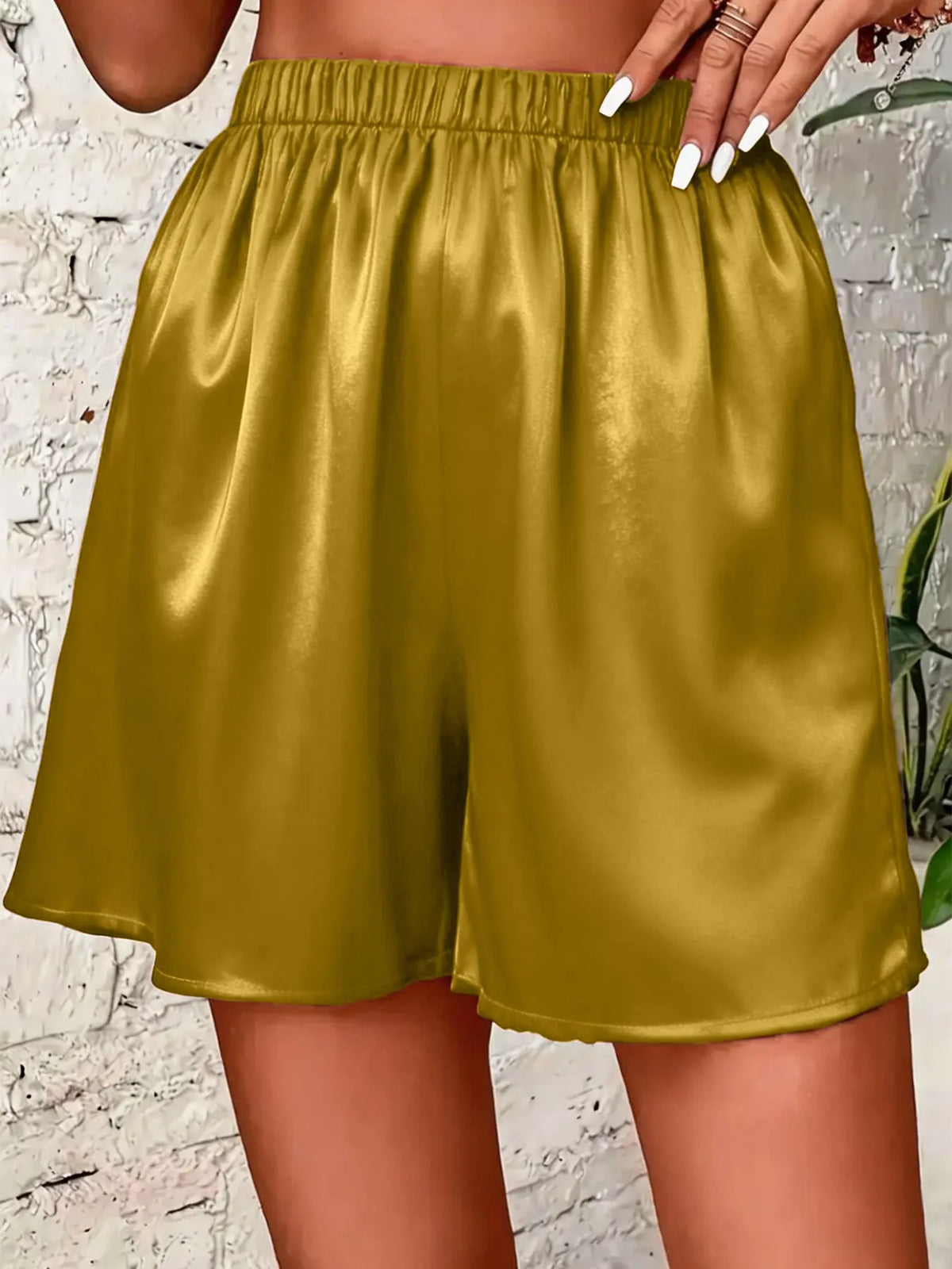 Short femme doré à taille élastiquée et finition satinée SecretBombe