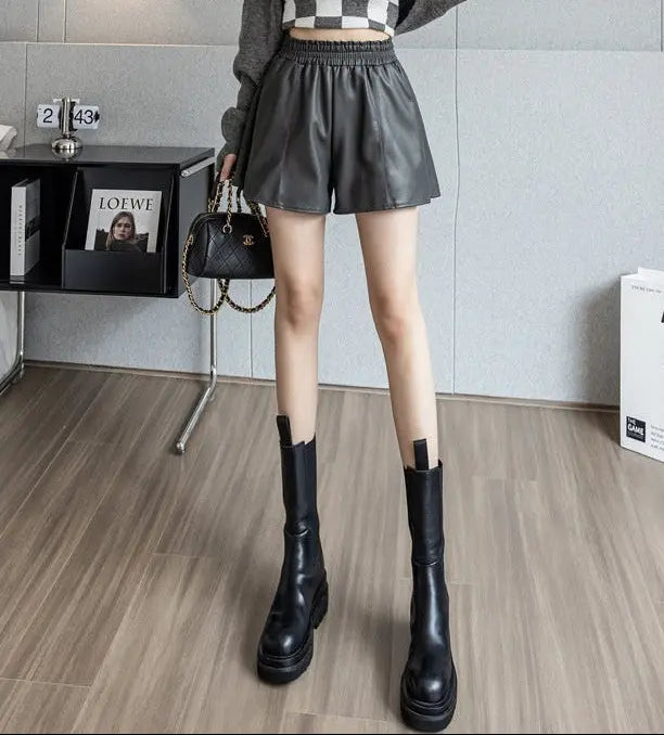Short effet cuir femme look socialite chic SecretBombe