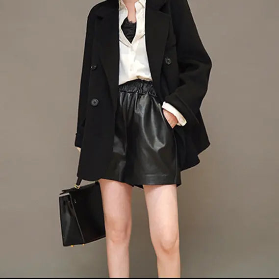 Short noir femme en cuir végan à taille élastiquée SecretBombe