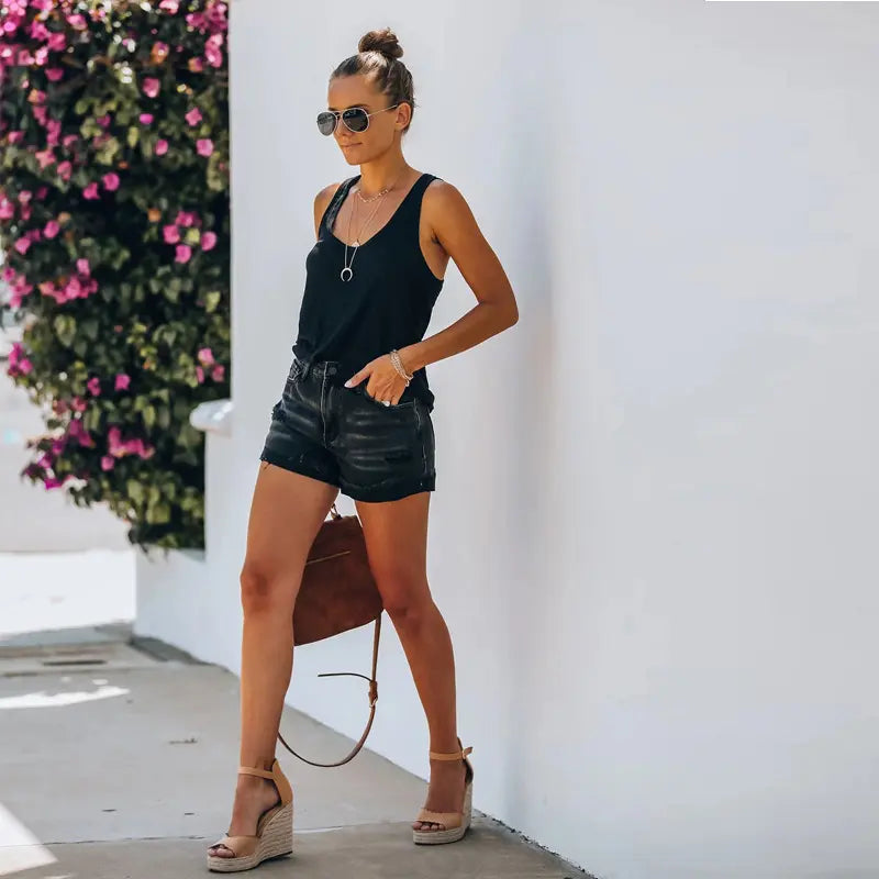 Short en jean noir femme à coupe moderne | SecretBombe