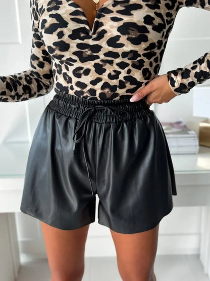 Short noir femme en cuir végan au look chic SecretBombe