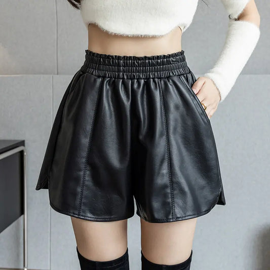 Short femme effet cuir taille haute coupe large chic SecretBombe