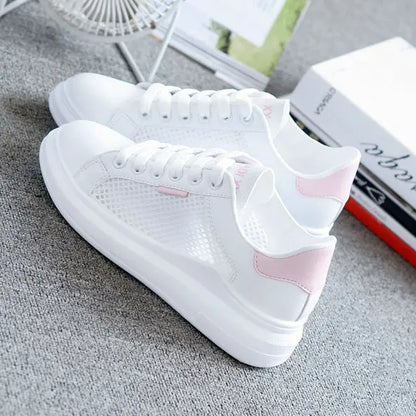 Sneakers plateforme blanches femme pour une allure élégante.