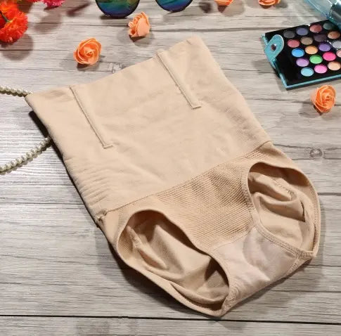 Culotte correctrice de silhouette noire sur modèle nude SecretBombe