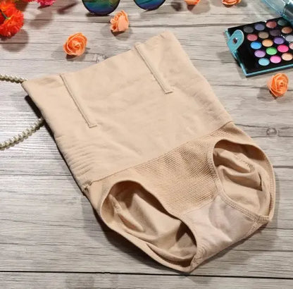Culotte correctrice de silhouette noire sur modèle nude SecretBombe