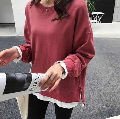 Sweat femme deux-en-un avec effet superposé, style décontracté chic, coupe ample, manches longues, plusieurs couleurs tendance, confortable et moderne