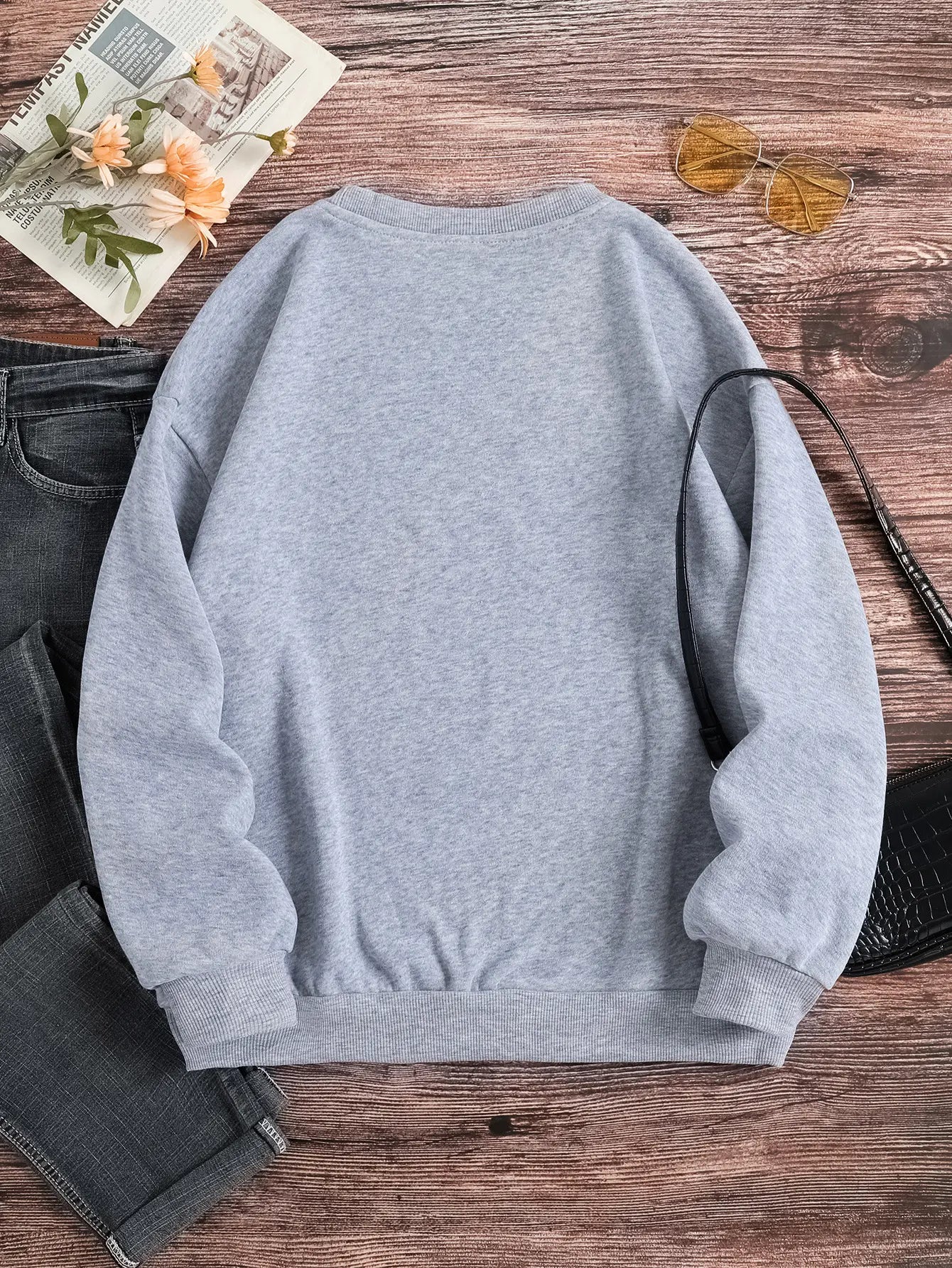 Sweat femme oversize confortable, style streetwear moderne, manches longues, plusieurs coloris tendance, coupe classique