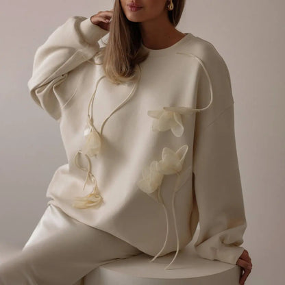 Sweat femme blanc avec motif 3D, coupe régulière, style urbain moderne et confortable