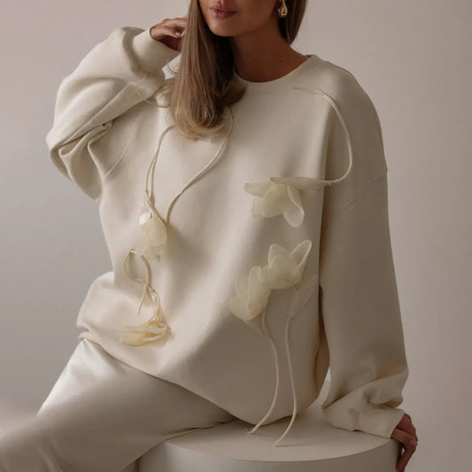 Sweat femme blanc avec motif 3D, coupe régulière, style urbain moderne et confortable