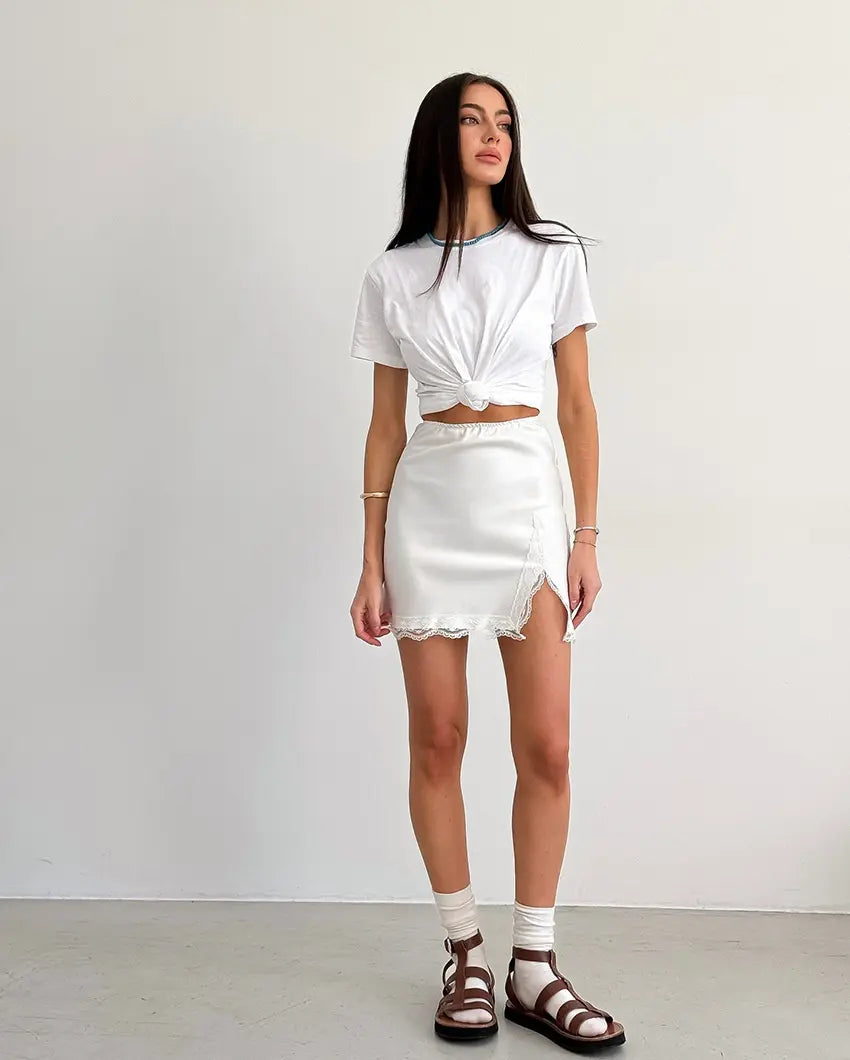 Mini-jupe blanche satinée femme SecretBombe pour un look féminin tendance