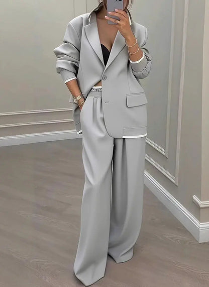Ensemble femme gris clair avec blazer à poches et pantalon ample SecretBombe