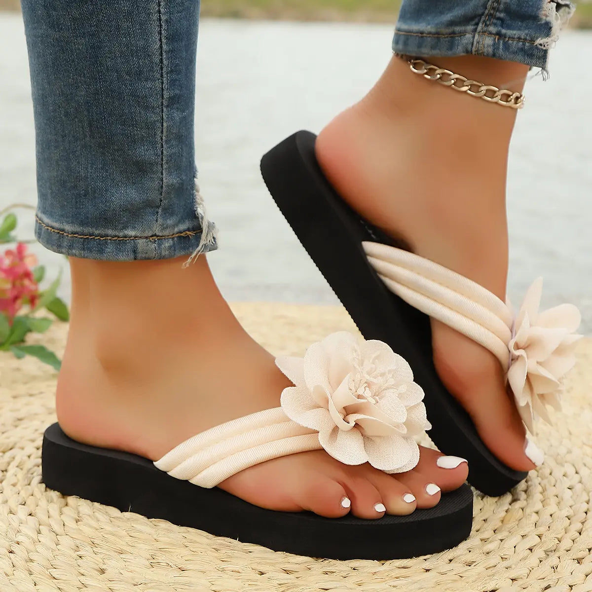 Tongs femme confortables et légères en mousse moelleuse