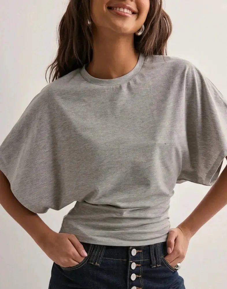 Top femme streetwear, coupe cintrée à la taille, manches chauve-souris, coloris tendance, style aérien et moderne, polyester