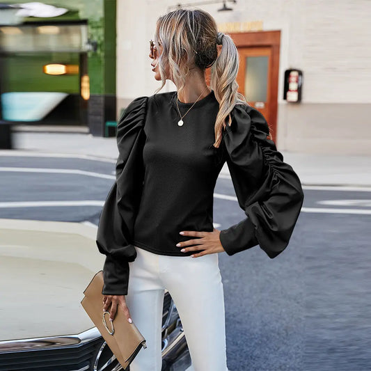 Top noir femme élégant et décontracté, manches longues sculptées bouffantes, style urban chic moderne