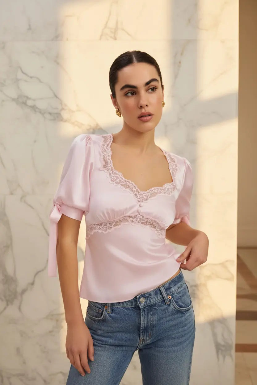 Top satiné rose pour femme avec décolleté en dentelle SecretBombe
