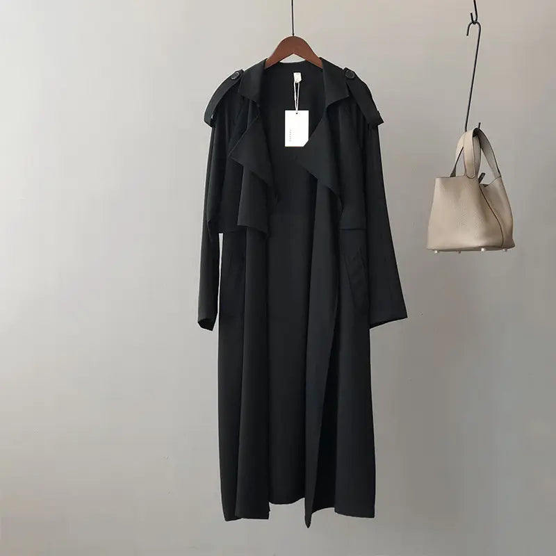« Manteau trench coupe droite pour femme, tissu fluide, épaisseur moyenne, look élégant et confortable pour le quotidien. »