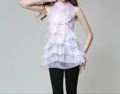 Tunique femme style tendance en organza blanc, sans manches, coupe ajustée mi-longue, détails volants fleurs 3D, élégante et légère
